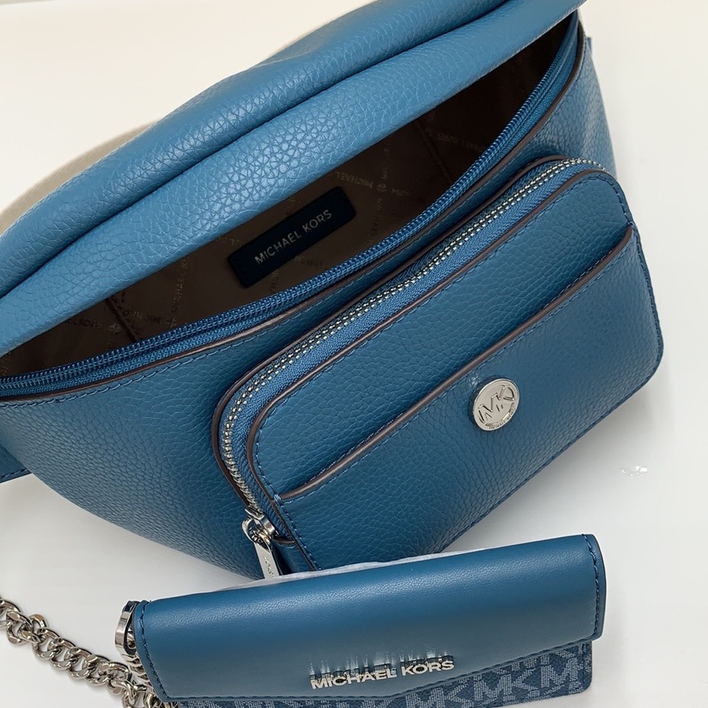 MICHAEL KORS
Maisie Large Pebbled Leather 2-in-1
Waistpack Fannypack Crossbody - Picture 8 of 16